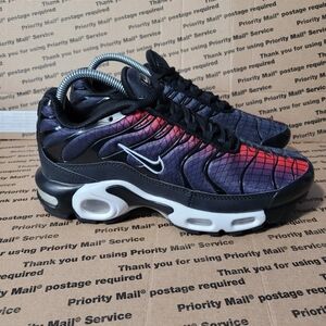 Nike Air Max Plus Black and Red Sneakers